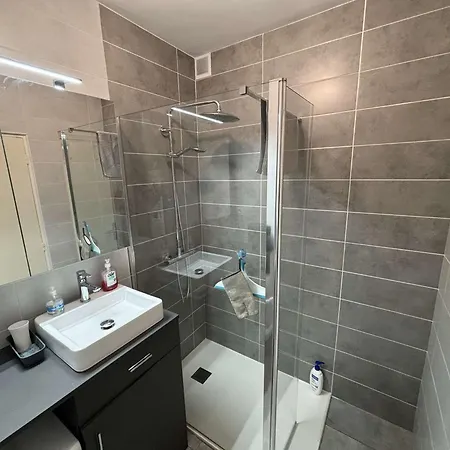 Climatise 2 Pieces, Terrasse, Proche Et Commerces, 4 Couchages - - Fr-1-229c-93 *