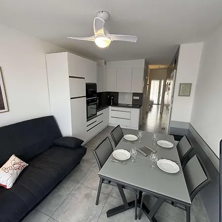 Climatise 2 Pieces, Terrasse, Proche Et Commerces, 4 Couchages - - Fr-1-229c-93 *